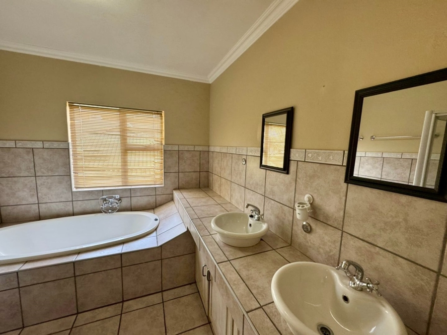 4 Bedroom Property for Sale in Caribbean Beach Club North West